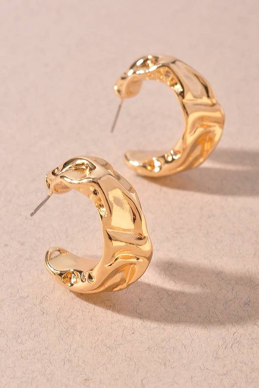 HAMMERED METAL OPEN HOOP EARRINGS