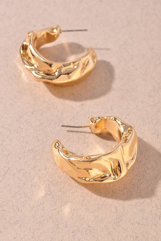 HAMMERED METAL OPEN HOOP EARRINGS