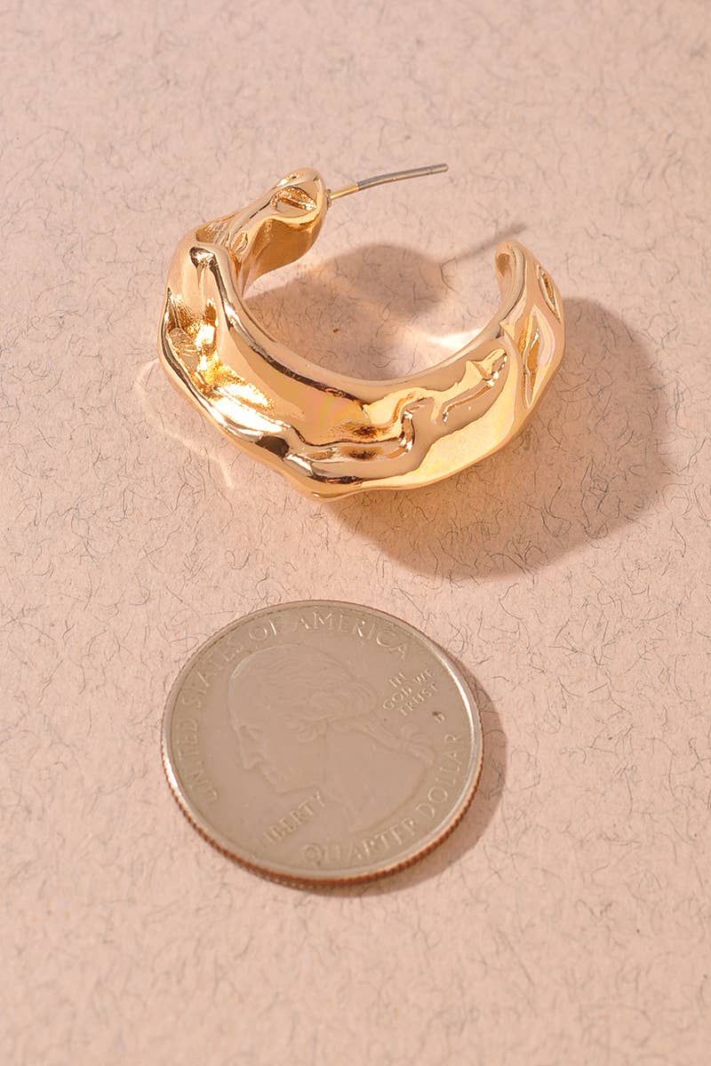 HAMMERED METAL OPEN HOOP EARRINGS