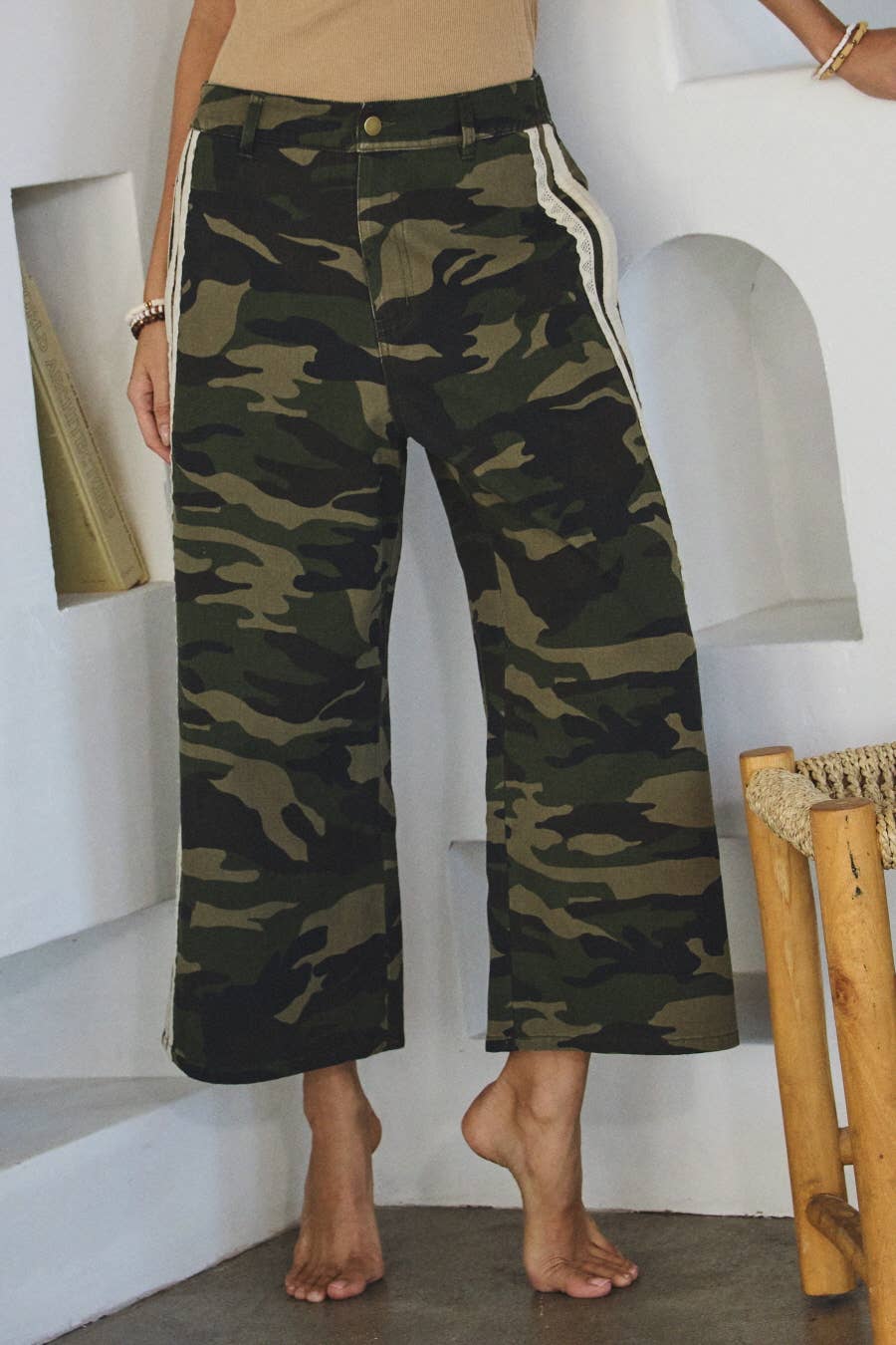 The Camo Washed Denim Cropped Pants | Oddi