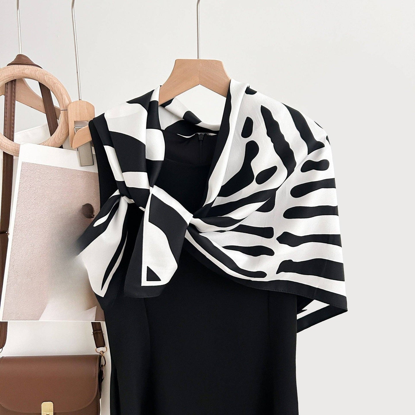 Retro Stripe Print  Scarf (3 Colors)