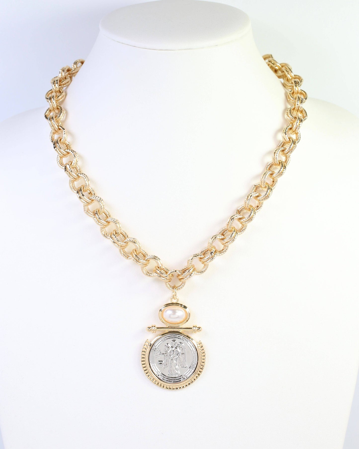 Kirksville Coin Pendant Link Necklace Gold | Caroline Hill