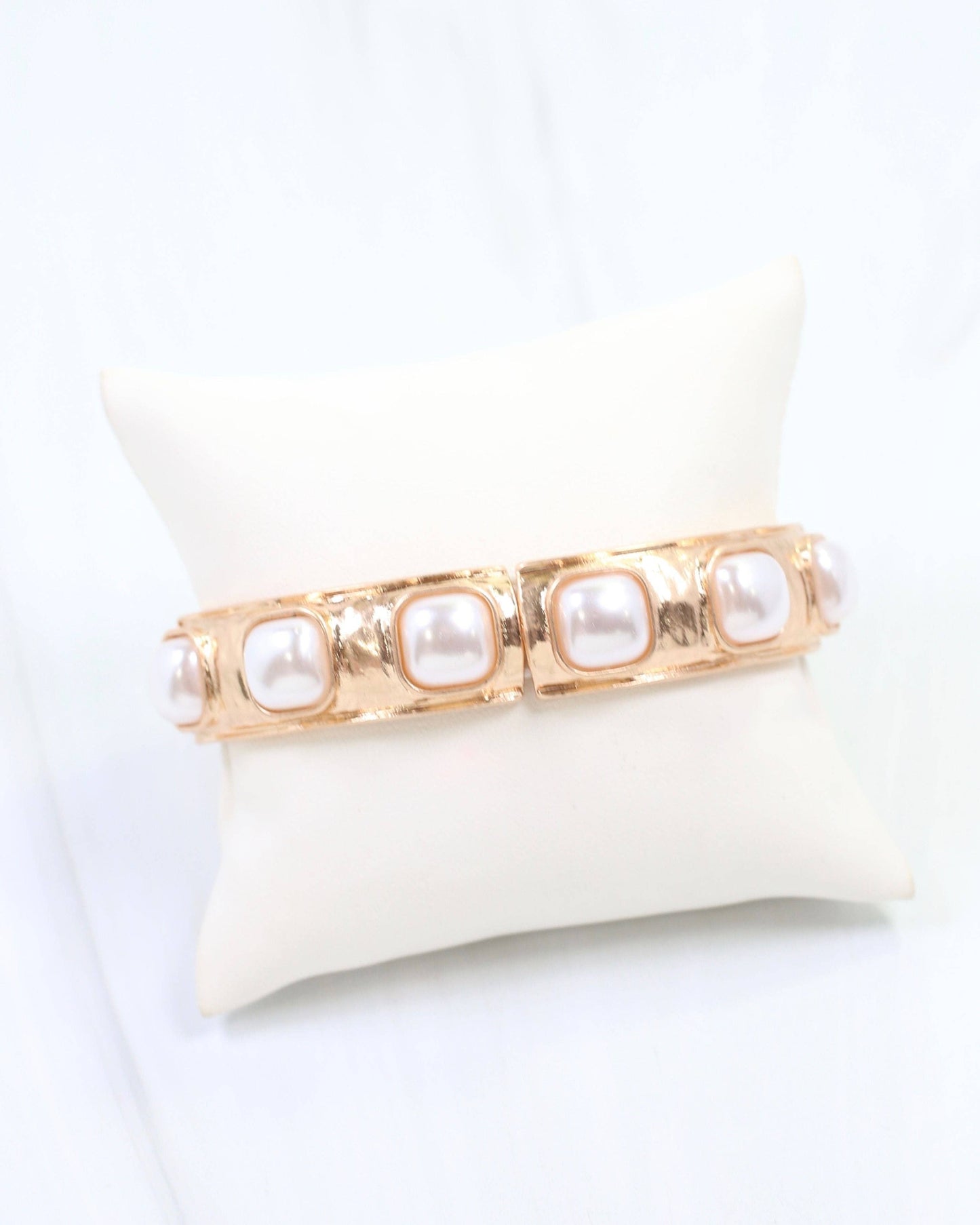 Allie Hammered Gold Stretch Bracelet Pearl