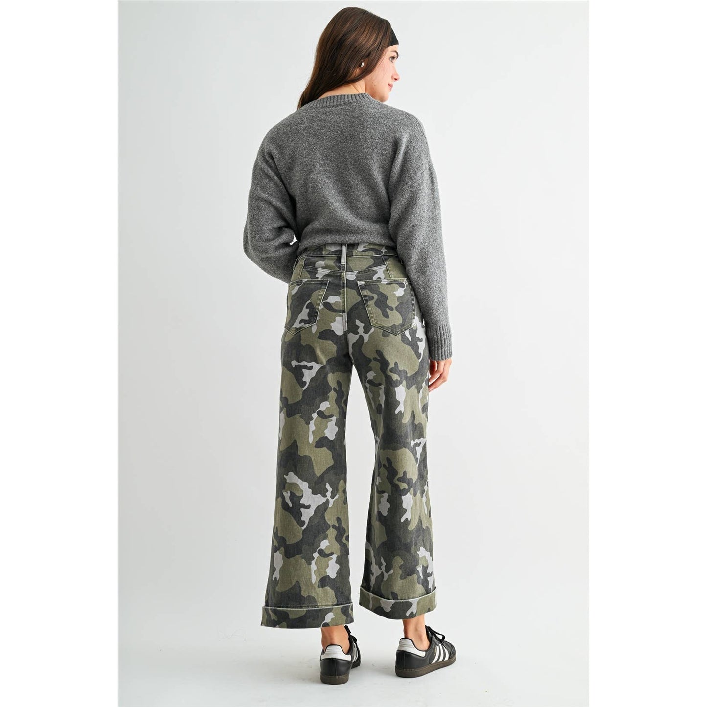 HIGH-RISE WIDE LEG CROP CAMOUFLAGE CUFFED HEM