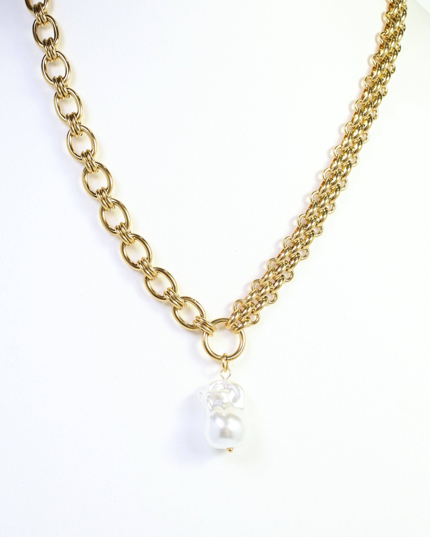 Coralie Asymmetric Link Pearl Necklace Gold