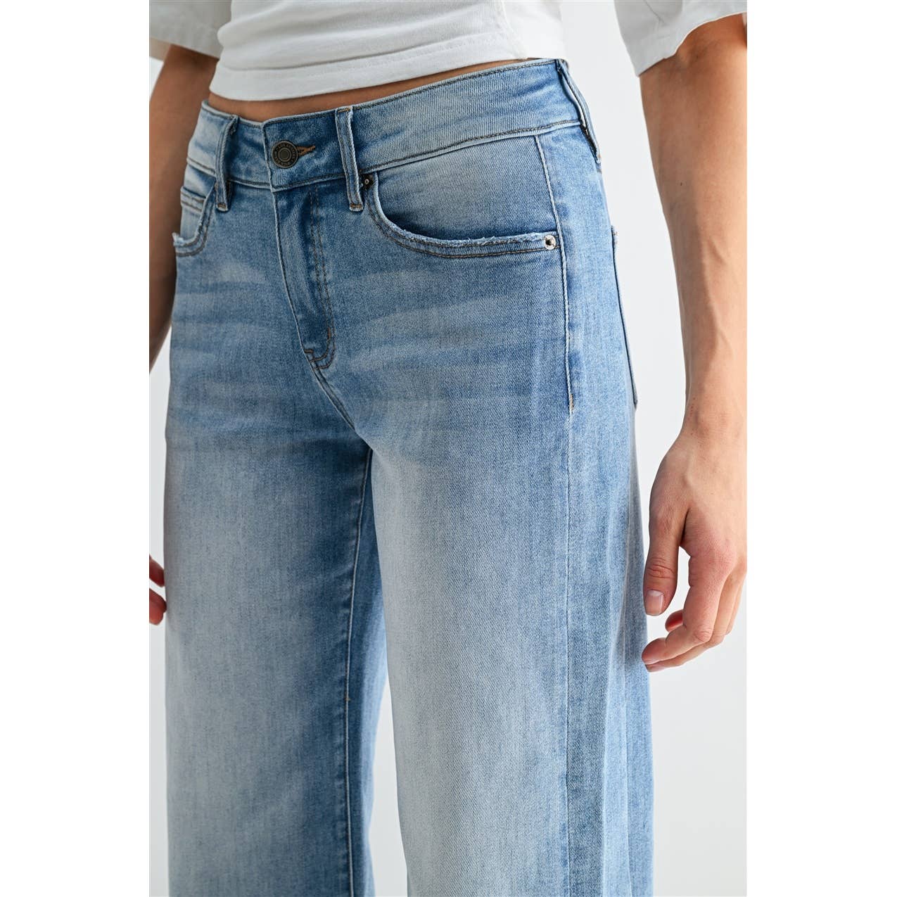 MID-RISE STRAIGHT ANKLE LOOSE FIT | Mica Denim