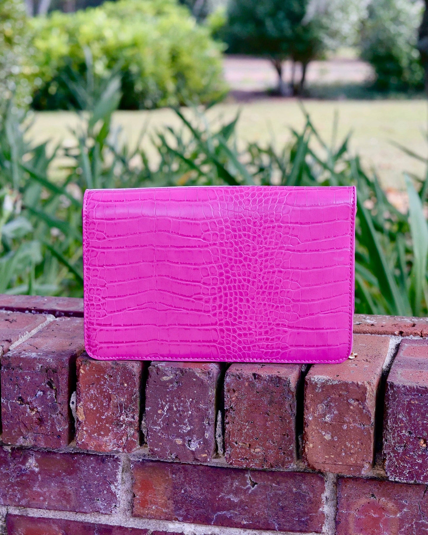 Bryn Clutch/Crossbody Hot Pink | Caroline Hill